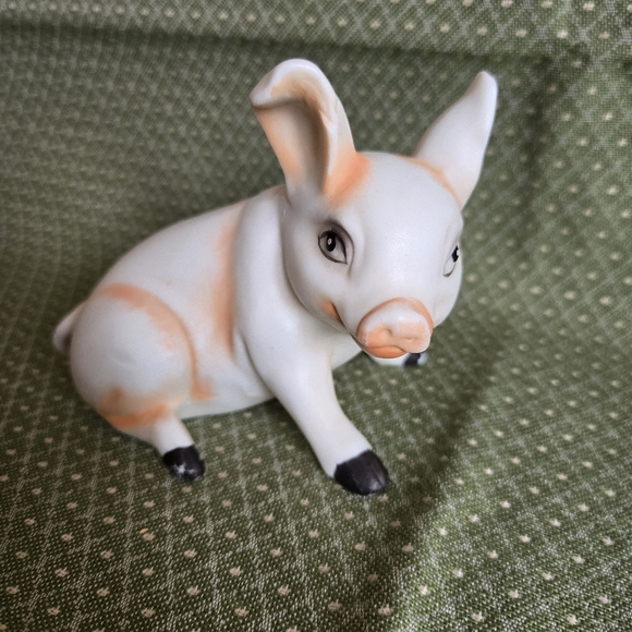 Other - Porcelain Pig Figurine